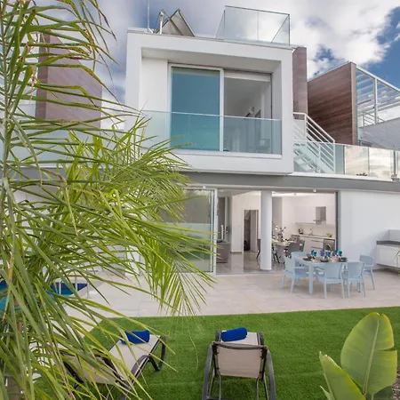 Villa Prol24,brand New 2bdr With Pool,close To Fig Tree Bay